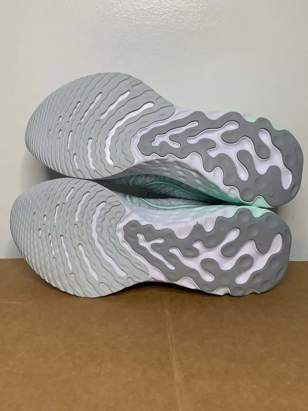 Nike Infinity React 3 Women's Road Running Shoes, Size 10, DD3024 007